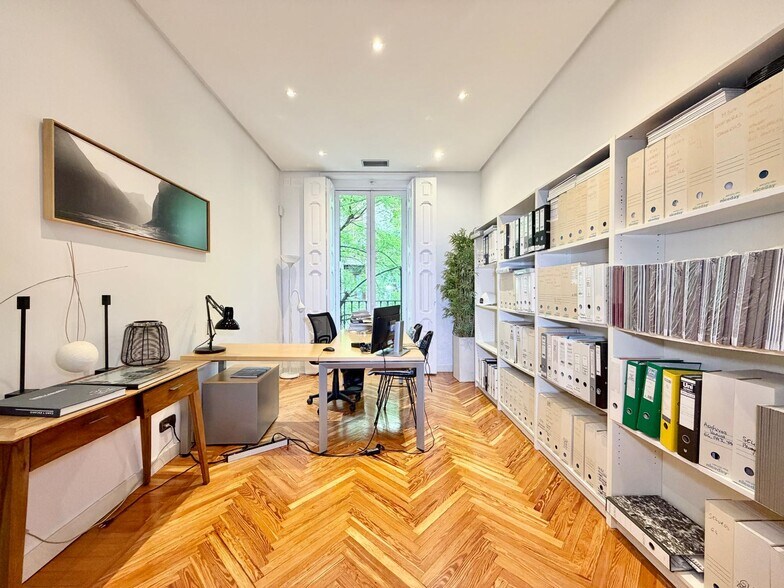 Bureau dans Madrid, Madrid à louer - Photo de l’immeuble – Image 2 sur 2