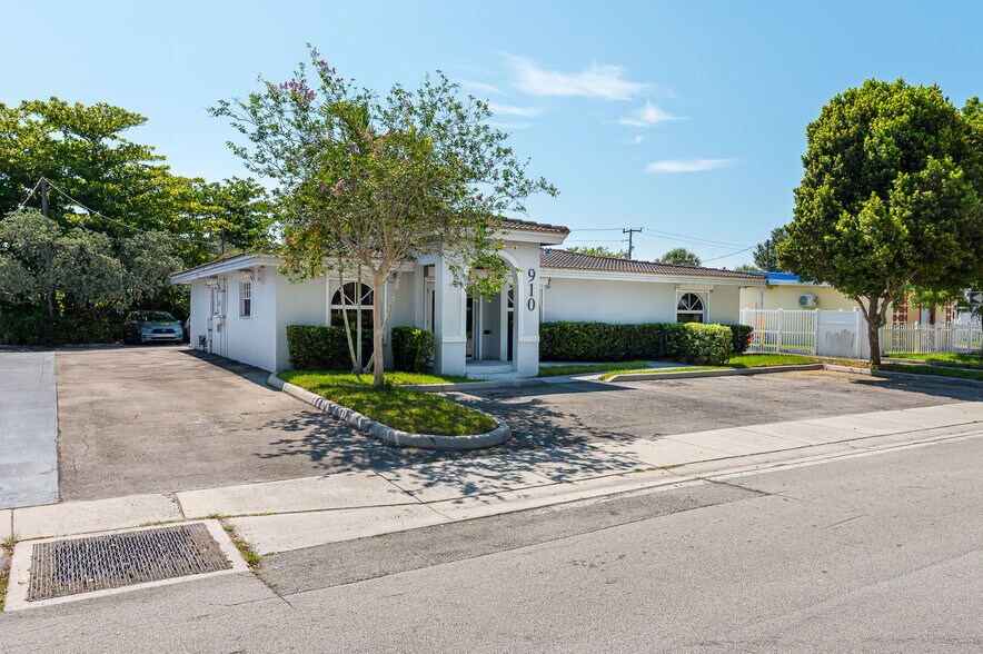 910 S State Road 7, Plantation, FL à vendre - Photo de l’immeuble – Image 3 sur 30