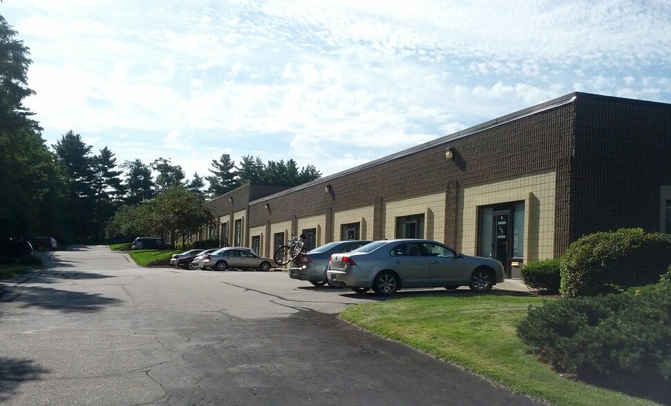 2 Townsend West, Nashua, NH à louer - Photo principale – Image 2 sur 12
