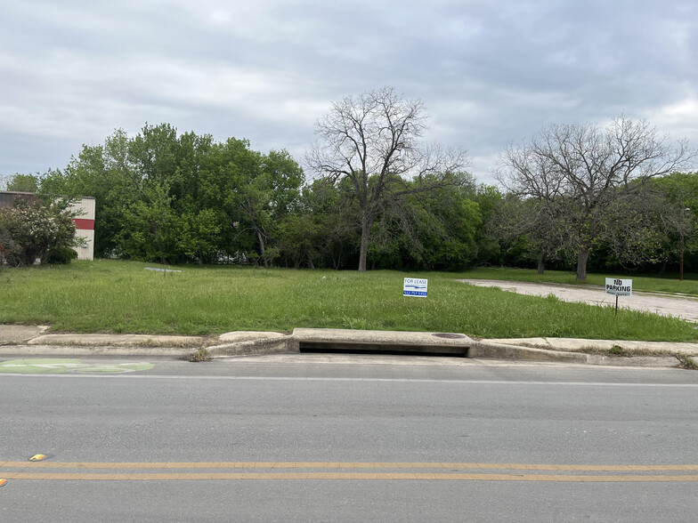 215 Cheatham, San Marcos, TX à louer - Photo principale – Image 1 sur 2