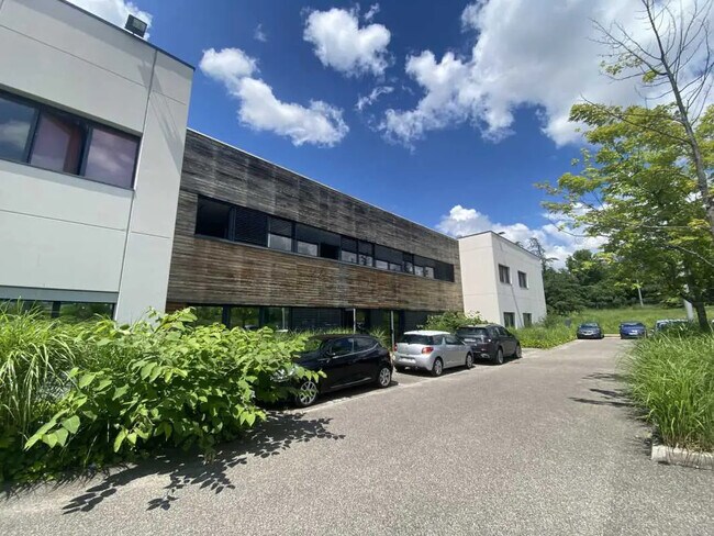 Plus de détails pour 97 Allée Alexandre Borodine, Saint-Priest - Bureau à louer
