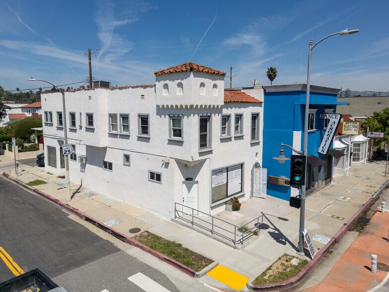 2741-2743 S Robertson Blvd, Los Angeles, CA à louer - Photo de l’immeuble – Image 1 sur 21