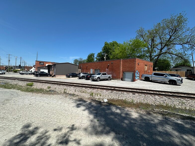 1207 S Lewis Ave, Tulsa, OK à louer - Photo de l’immeuble – Image 3 sur 4