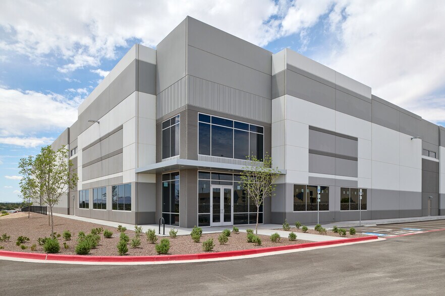 8900 Escobar Dr, El Paso, TX à louer - Photo de l’immeuble – Image 2 sur 53
