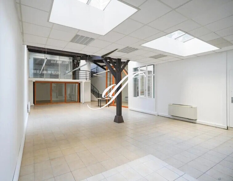 Local commercial dans Paris à vendre - Photo de l’immeuble – Image 2 sur 15