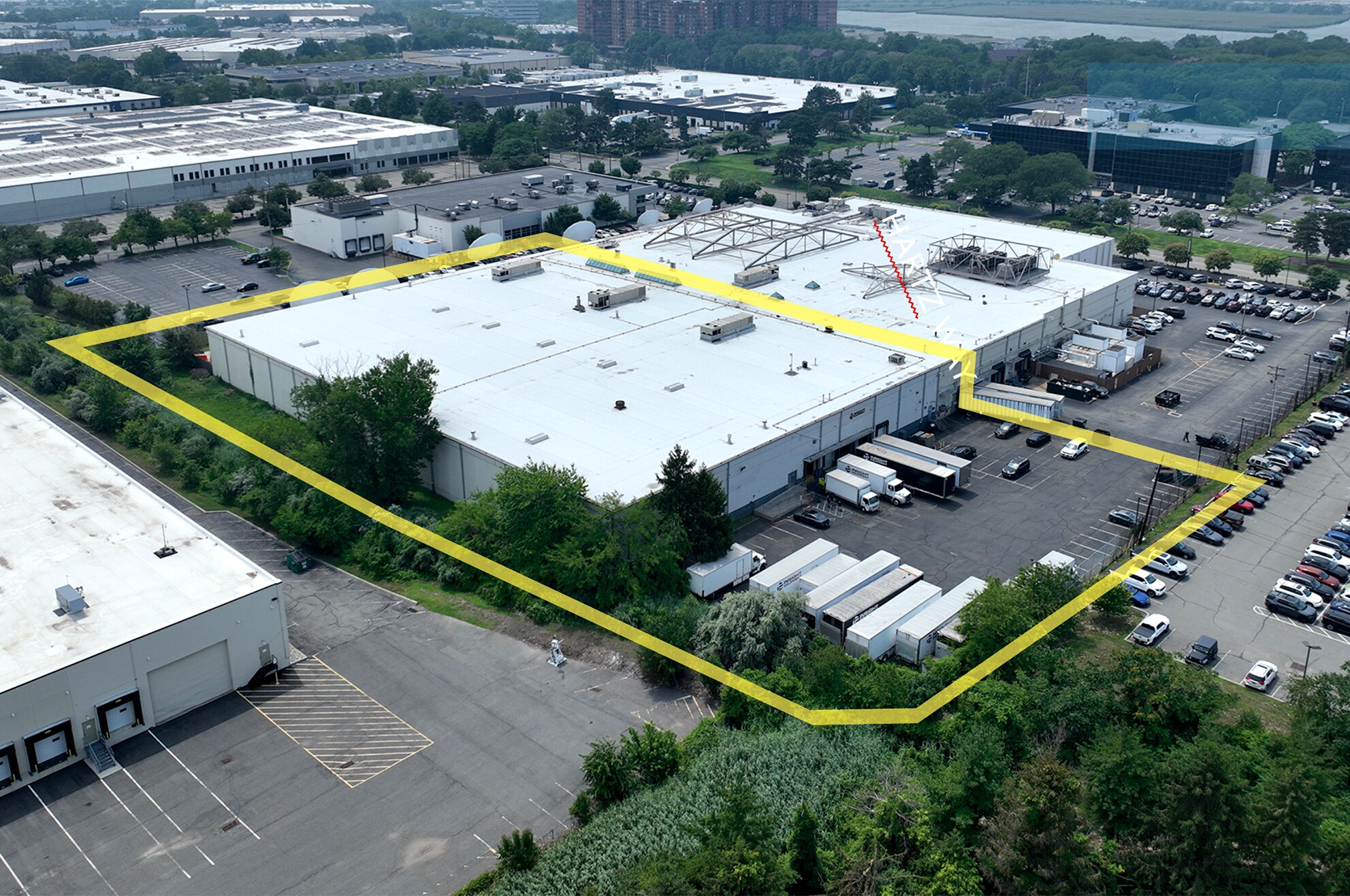 40 Hartz Way, Secaucus, NJ à louer Photo principale– Image 1 sur 5