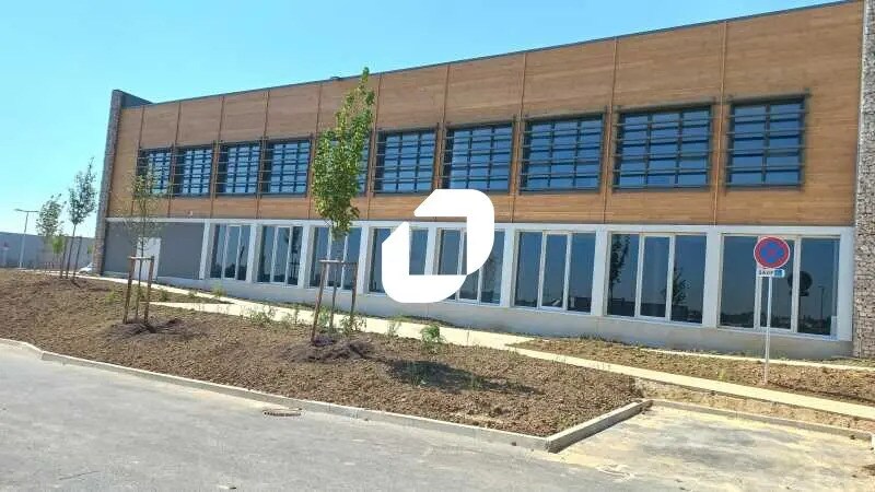 Industriel/Logistique dans Puiseux-en-France à louer - Photo de l’immeuble – Image 1 sur 8