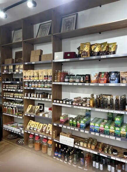 Local commercial dans Paris à louer - Photo intérieure – Image 2 sur 3