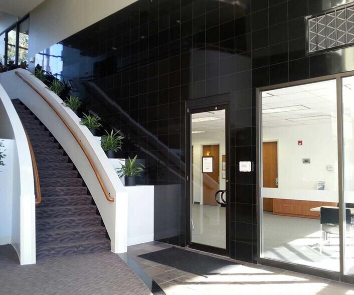 685 Citadel Dr E, Colorado Springs, CO à louer - Hall d’entrée – Image 3 sur 6