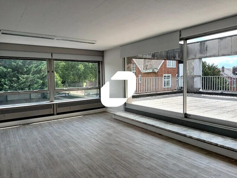 Bureau dans Croix à vendre - Photo de l’immeuble – Image 1 sur 7