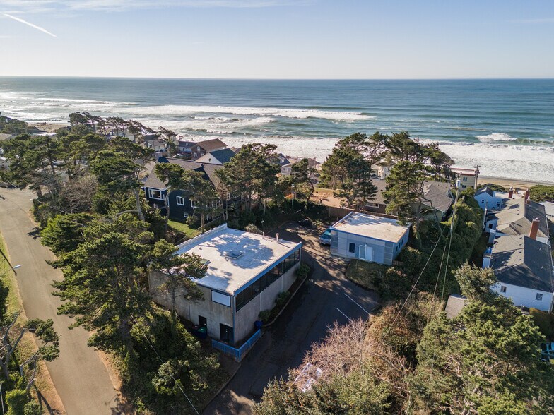 4333 SW Coast Ave, Lincoln City, OR à vendre - Photo de l’immeuble – Image 2 sur 46