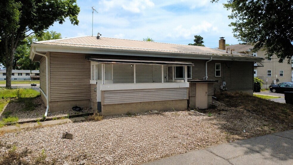 511 Vine St, Wisconsin Dells, WI à vendre - Photo de l’immeuble – Image 3 sur 29