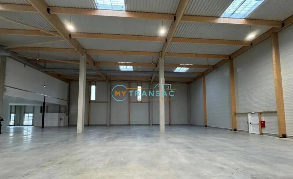 Local d’activités dans Moissy-Cramayel à louer - Photo de l’immeuble – Image 3 sur 11