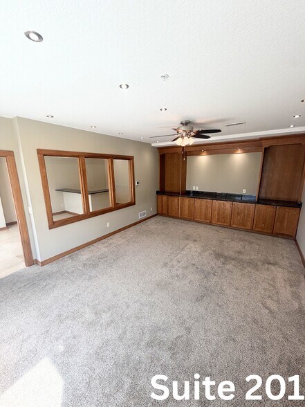 6500 University Ave, Windsor Heights, IA à louer - Photo de l’immeuble – Image 3 sur 14