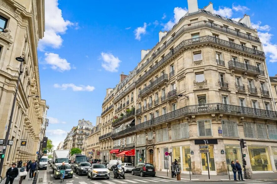 25 Rue Du Louvre, Paris à louer - Photo de l’immeuble – Image 1 sur 9