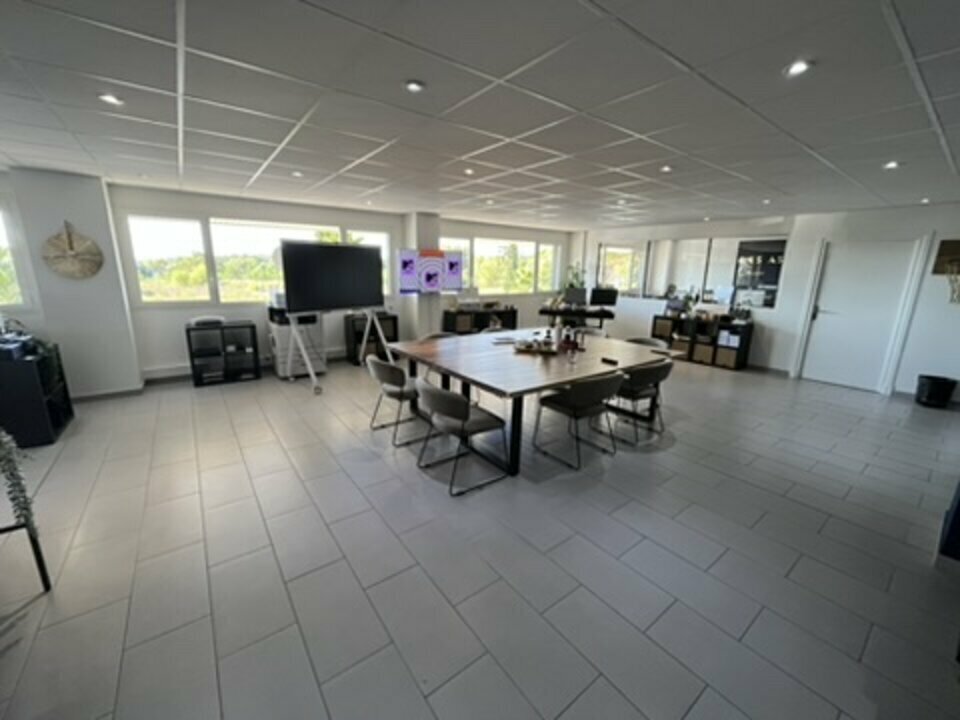 Bureau dans Éguilles à louer Photo intérieure– Image 1 sur 4