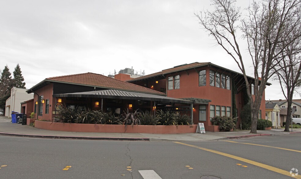 1339 Pearl St, Napa, CA à louer - Photo principale – Image 2 sur 10