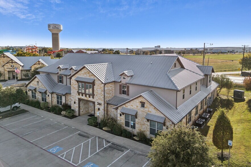 361 W Byron Nelson Blvd, Roanoke, TX à vendre - Photo de l’immeuble – Image 2 sur 16