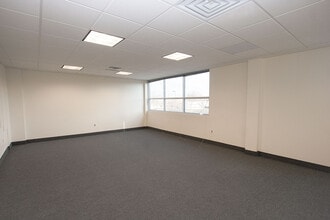 471 S Oxford Valley Rd, Fairless Hills, PA à louer Photo intérieure– Image 2 sur 4