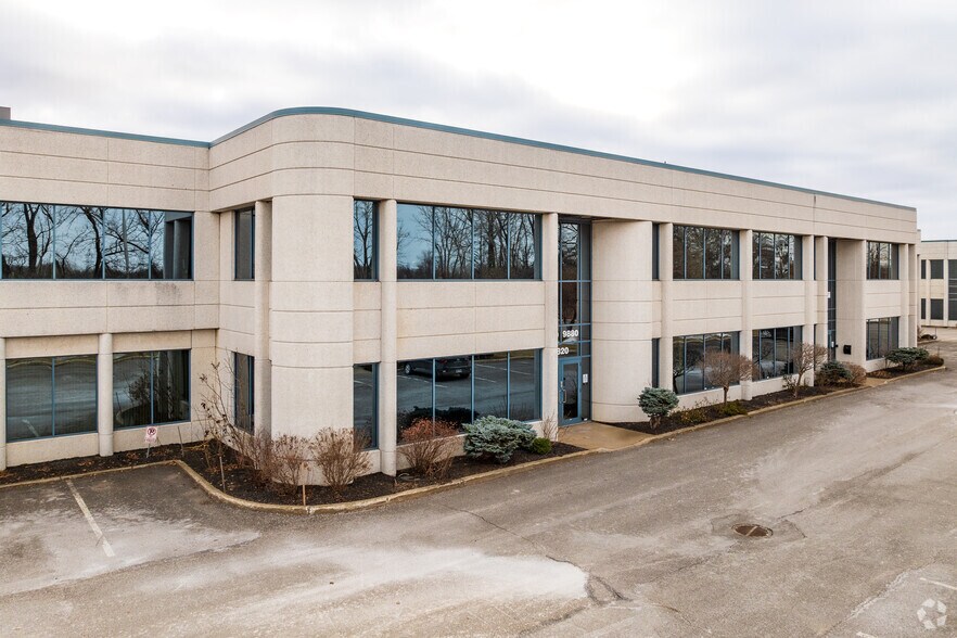 9800-9892 Boul du Golf, Montréal, QC à louer - Photo principale – Image 1 sur 6