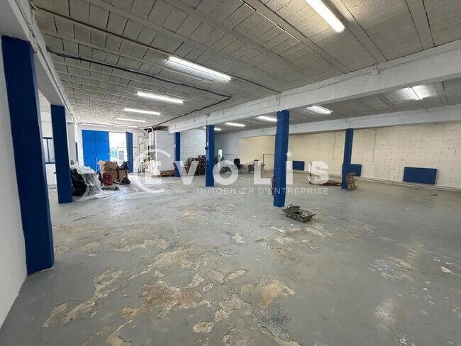 Plus de détails pour Local d'activités à louer