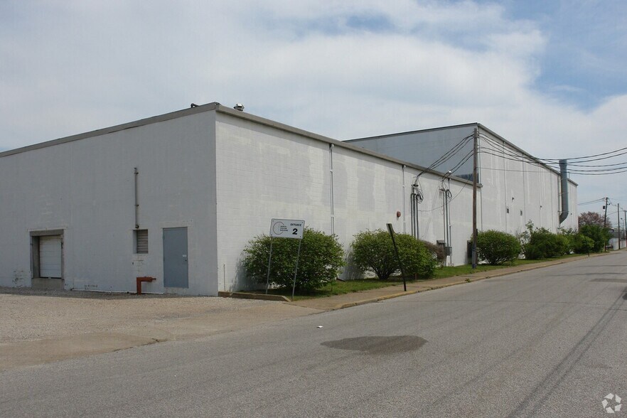 1031 W Tennessee St, Evansville, IN à louer - Photo de l’immeuble – Image 1 sur 1