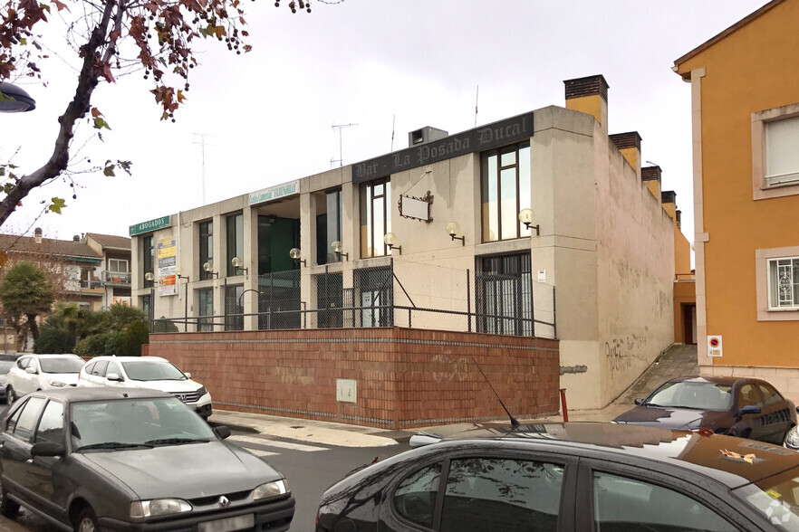Avenida Toros, 1, Valdemorillo, Madrid à louer - Photo de l’immeuble – Image 2 sur 2