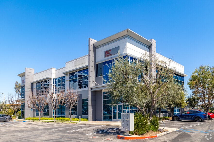 887-889 N Douglas St, El Segundo, CA à louer - Photo principale – Image 1 sur 34