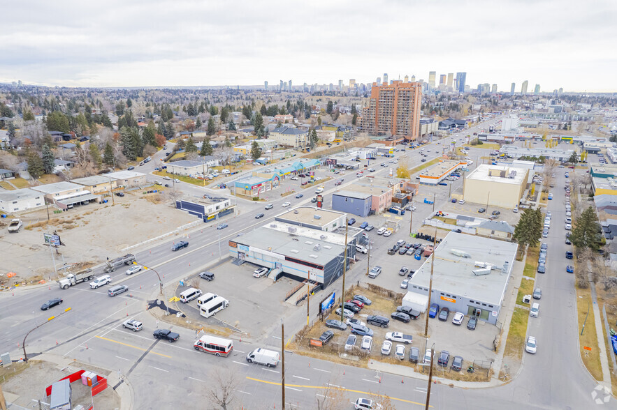 5008-5010 Macleod Trl SW, Calgary, AB à vendre - Aérien – Image 3 sur 3