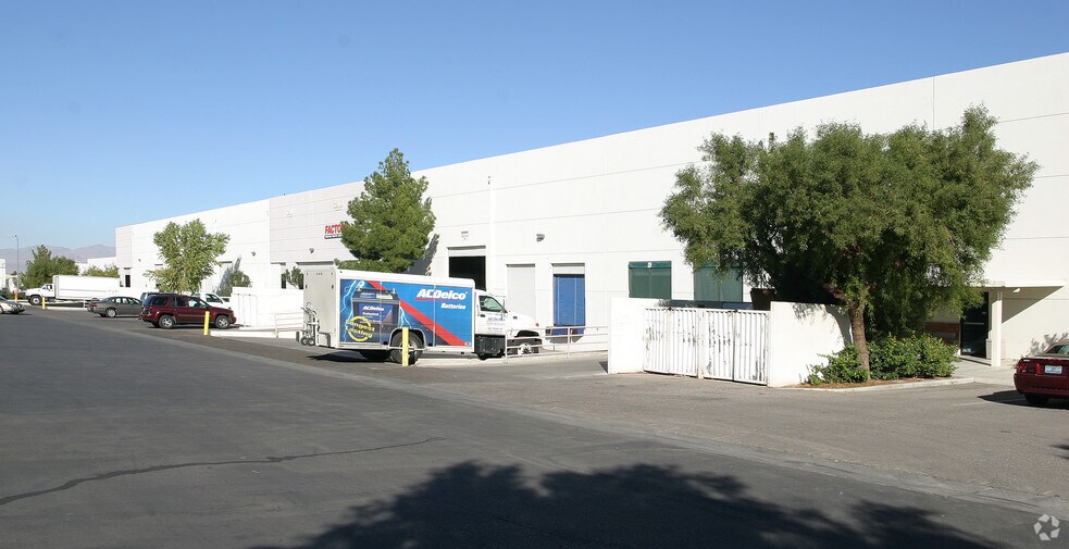3211 Sunrise Ave, Las Vegas, NV à louer - Photo de l’immeuble – Image 3 sur 4