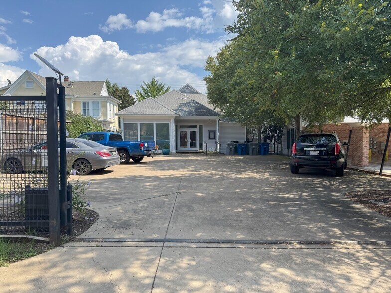 2509 Thomas Ave, Dallas, TX à louer - Photo de l’immeuble – Image 3 sur 11