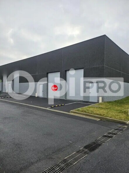 Local d’activités dans Reims à louer - Photo de l’immeuble – Image 1 sur 5