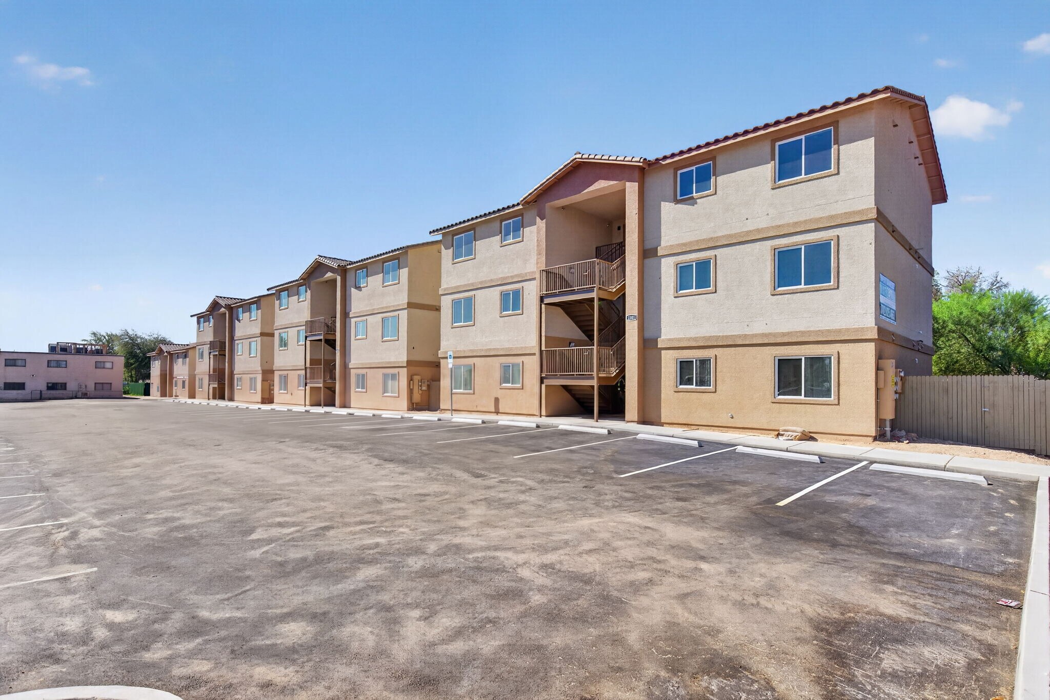 2301 Seco Adobe Cir, North Las Vegas, NV à vendre Photo de l’immeuble– Image 1 sur 17