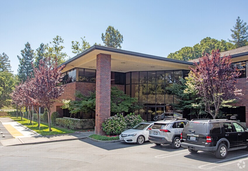 718 University Ave, Los Gatos, CA à louer - Photo principale – Image 1 sur 13