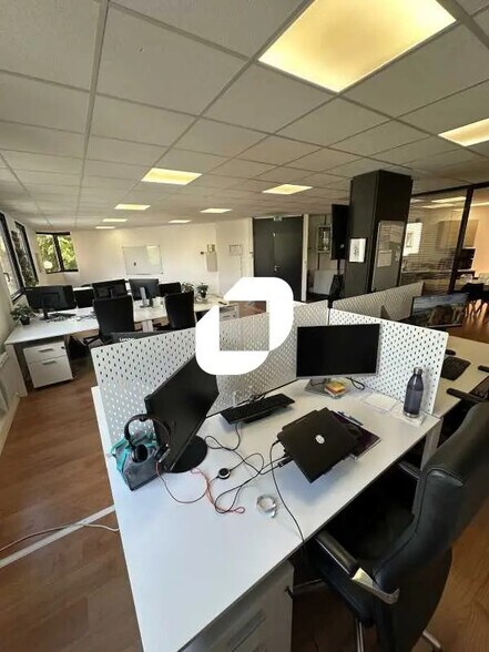 Bureau dans Jouy-en-Josas à louer - Photo de l’immeuble – Image 2 sur 7