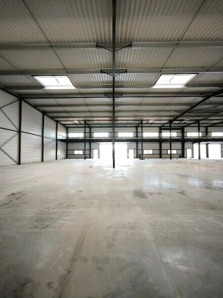 Local d'activités dans Moisselles à vendre - Photo de l’immeuble – Image 1 sur 4