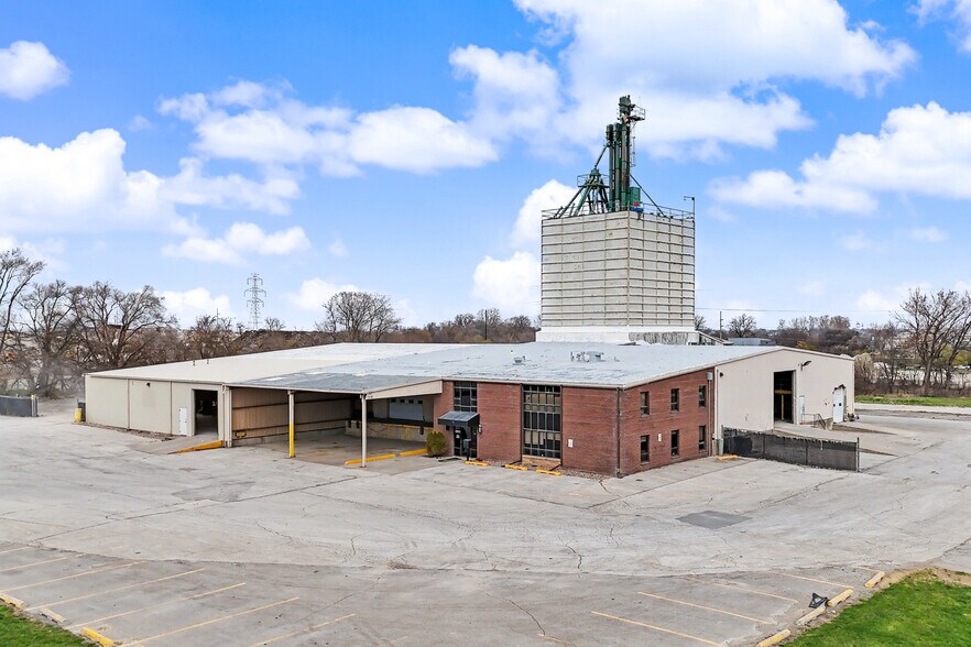1101 SE 37th St, Grimes, IA à louer - Photo de l’immeuble – Image 3 sur 10