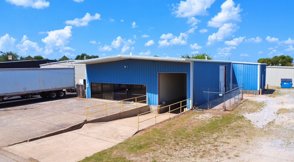 1008 S Clayton St, Springdale, AR à louer - Photo de l’immeuble – Image 3 sur 15