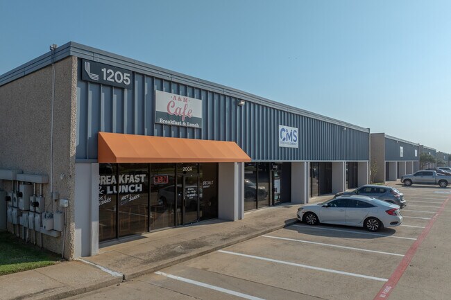 Plus de détails pour 1205 W Carrier Pky, Grand Prairie, TX - Industriel/Logistique à louer