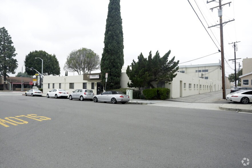 701 W Valley Blvd, Alhambra, CA à louer - Photo de l’immeuble – Image 3 sur 12