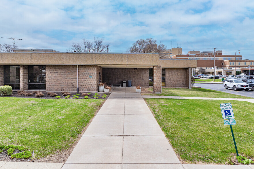2201 Glenwood Ave, Joliet, IL à vendre - Photo de l’immeuble – Image 3 sur 5