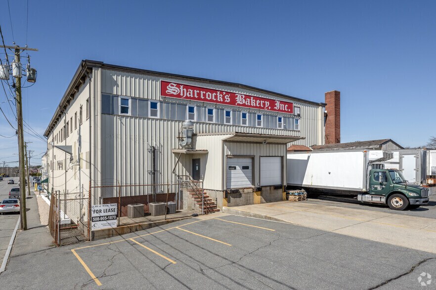 135 Potter St, New Bedford, MA à louer - Photo principale – Image 1 sur 6