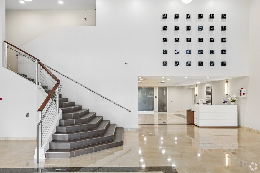 1901 W Cypress Creek Rd, Fort Lauderdale, FL à louer - Hall d’entrée – Image 3 sur 7