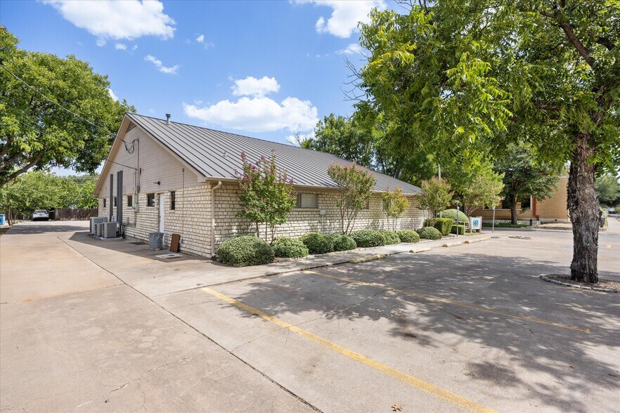310 W Bluff St, Granbury, TX à vendre - Photo de l’immeuble – Image 3 sur 56