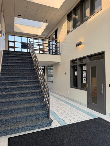 303 Market St, Kingston, PA à louer - Hall d’entrée – Image 2 sur 3