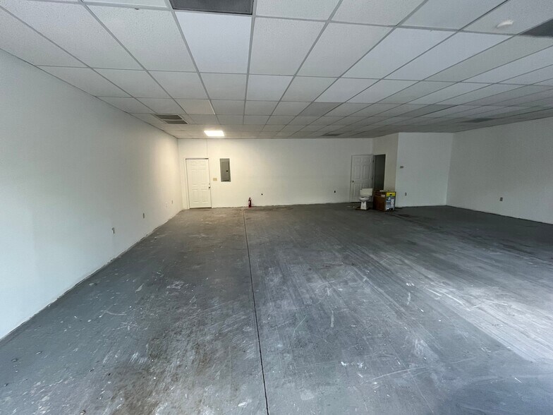 1303 7th Ave E, Hendersonville, NC à louer - Photo de l’immeuble – Image 3 sur 7