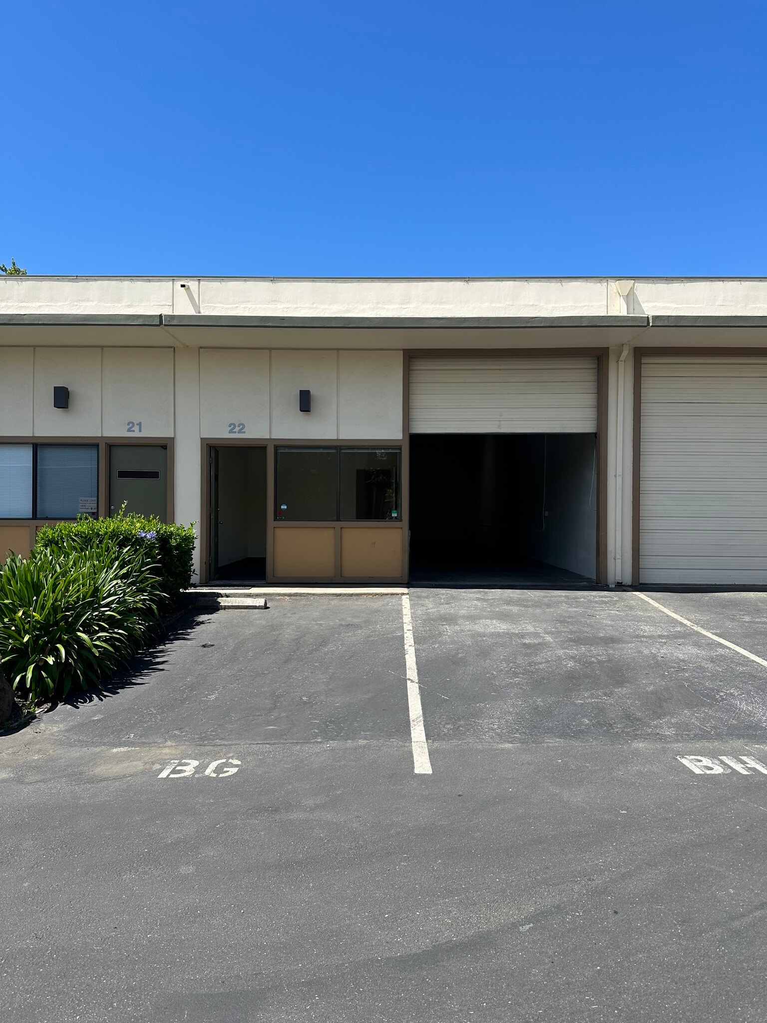 70 Glenn Way, San Carlos, CA à louer Photo de l’immeuble– Image 1 sur 8