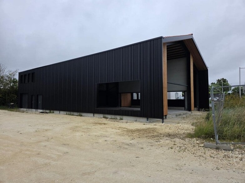 Local commercial dans SAINT-PIERRE-D'OLERON à vendre - Photo de l’immeuble – Image 2 sur 9