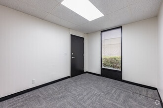 2599 E 28th St, Signal Hill, CA à louer Photo intérieure– Image 2 sur 6
