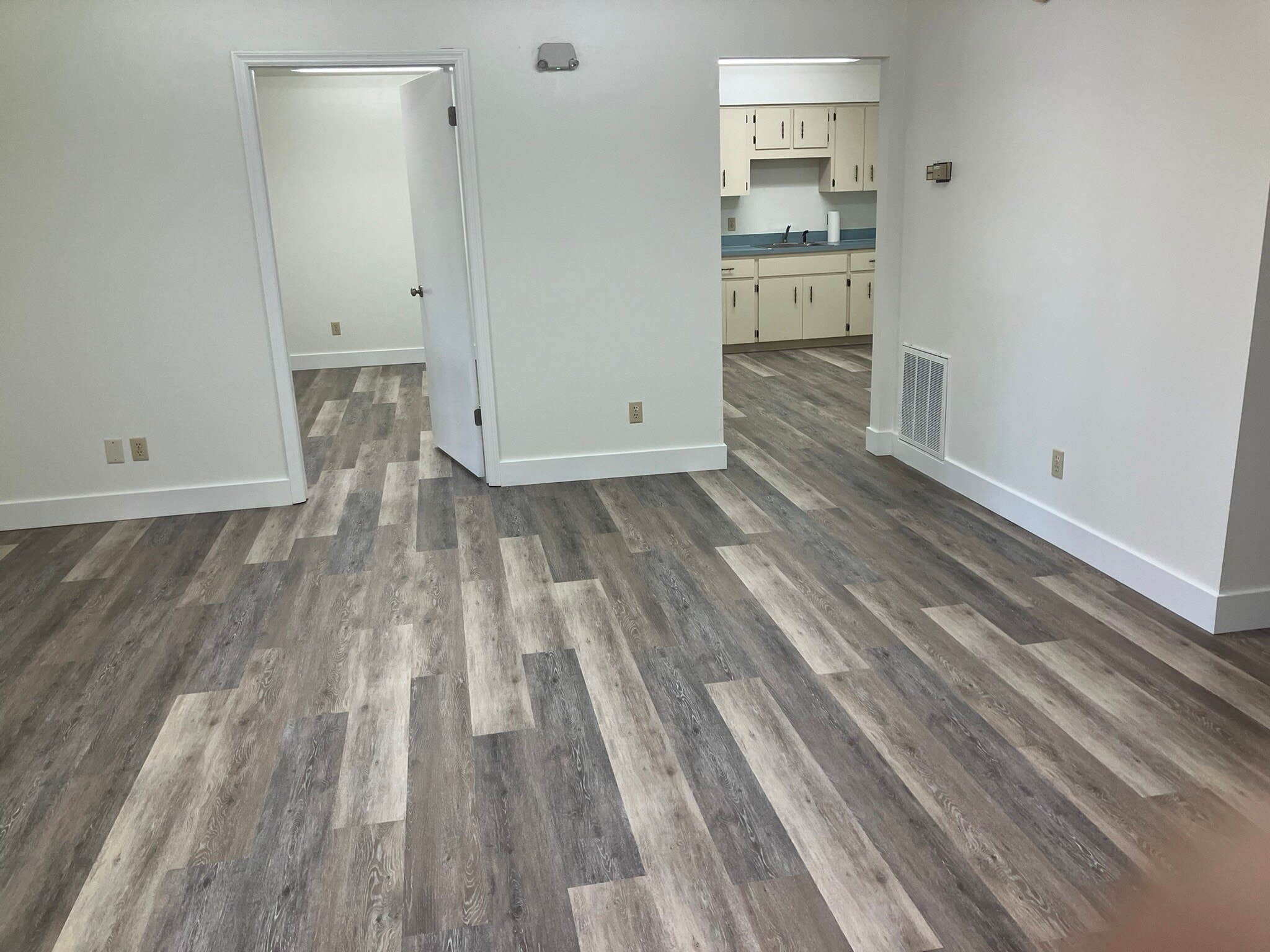 102 N Country Road 470, Lake Panasoffkee, FL à louer Photo principale– Image 1 sur 7